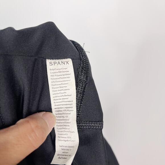 Spanx Medium M Black Booty Boost 14" Skort Perforated Woven Short Liner Ruffled - Picture 8 of 13